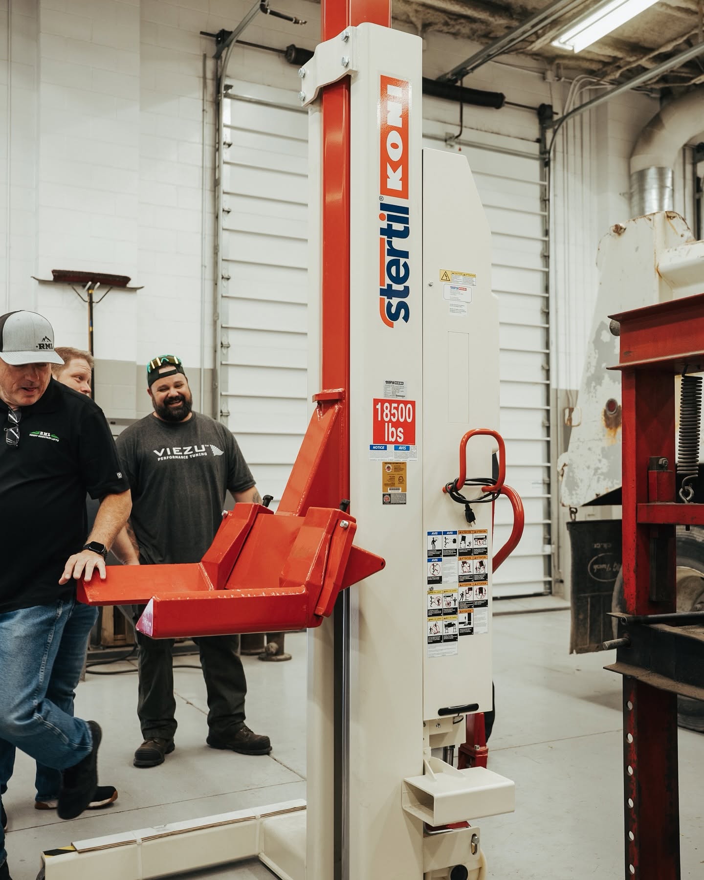 Hands-on demonstration of Stertil-Koni mobile column lift equipment