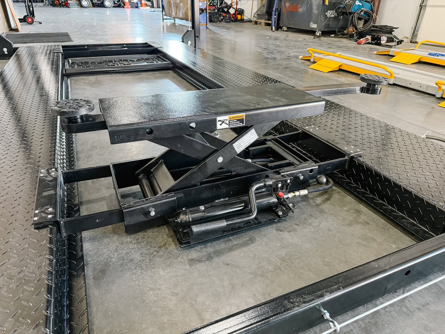 Specialty scissor lift equipment